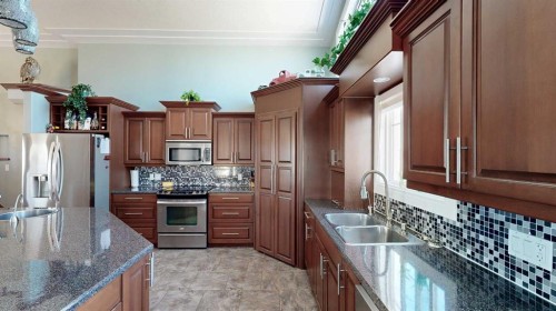 39 Cedar Heights, Whitecourt, AB - Indoor Photo Showing Kitchen With Double Sink With Upgraded Kitchen