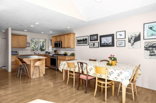 147 Benchlands Terrace South, Canmore, AB - Indoor Photo Showing Dining Room