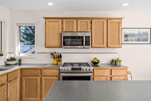 147 Benchlands Terrace South, Canmore, AB - Indoor Photo Showing Kitchen