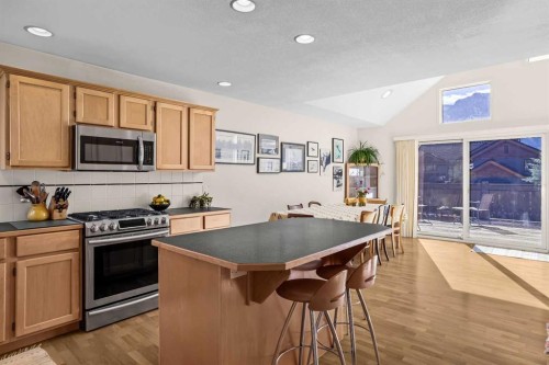 147 Benchlands Terrace South, Canmore, AB - Indoor Photo Showing Kitchen