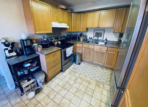338-457 Collinge Road, Hinton, AB - Indoor Photo Showing Kitchen