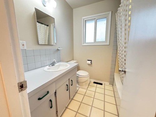 27-441 Switzer Drive, Hinton, AB - Indoor Photo Showing Bathroom