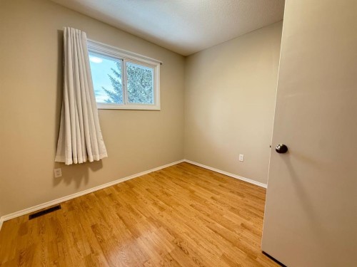 27-441 Switzer Drive, Hinton, AB - Indoor Photo Showing Other Room