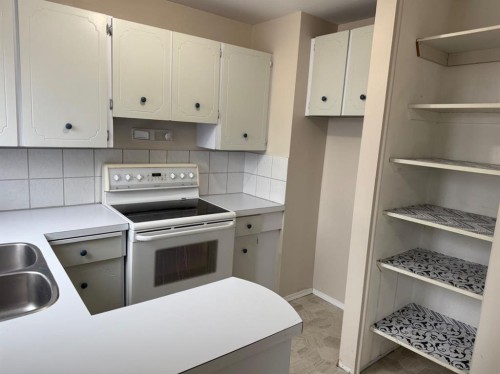 27-441 Switzer Drive, Hinton, AB - Indoor Photo Showing Kitchen With Double Sink