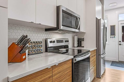 216 Clydesdale Avenue, Cochrane, AB - Indoor Photo Showing Kitchen With Upgraded Kitchen