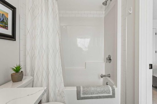 216 Clydesdale Avenue, Cochrane, AB - Indoor Photo Showing Bathroom