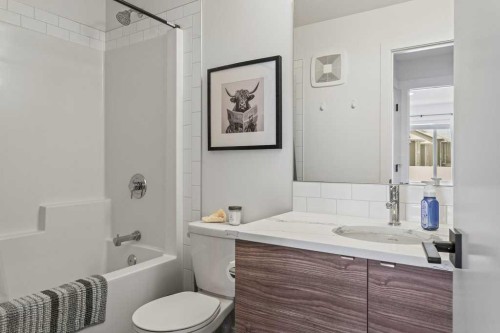 216 Clydesdale Avenue, Cochrane, AB - Indoor Photo Showing Bathroom