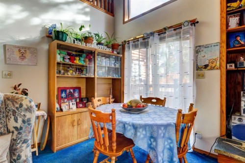 B-123 Grizzly Street, Banff, AB - Indoor Photo Showing Dining Room