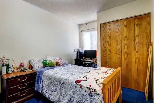 B-123 Grizzly Street, Banff, AB - Indoor Photo Showing Bedroom