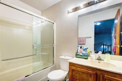 B-123 Grizzly Street, Banff, AB - Indoor Photo Showing Bathroom