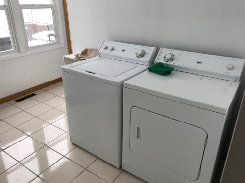 4725 5 Ave, Edson, AB - Indoor Photo Showing Laundry Room