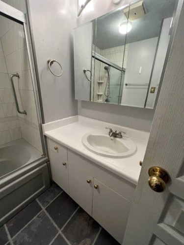 706 Hammond Drive North, Fox Creek, AB - Indoor Photo Showing Bathroom