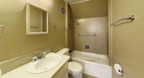 5101 7Th Avenue, Edson, AB - Indoor Photo Showing Bathroom