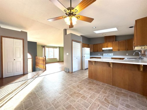 165 Park Drive, Whitecourt, AB - Indoor Photo Showing Kitchen