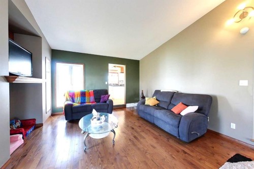 23 Springwood Drive Ne, Slave Lake, AB - Indoor Photo Showing Living Room