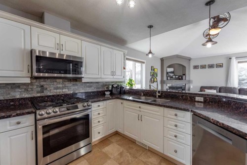 102 Marciszyn Place, Hinton, AB - Indoor Photo Showing Kitchen With Double Sink With Upgraded Kitchen