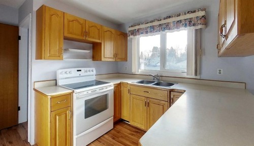 4323 9 Avenue, Edson, AB - Indoor Photo Showing Kitchen With Double Sink