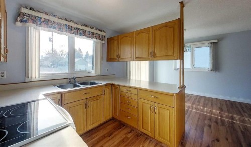 4323 9 Avenue, Edson, AB - Indoor Photo Showing Kitchen With Double Sink