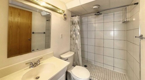 4323 9 Avenue, Edson, AB - Indoor Photo Showing Bathroom