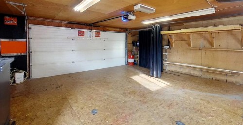 4323 9 Avenue, Edson, AB - Indoor Photo Showing Garage