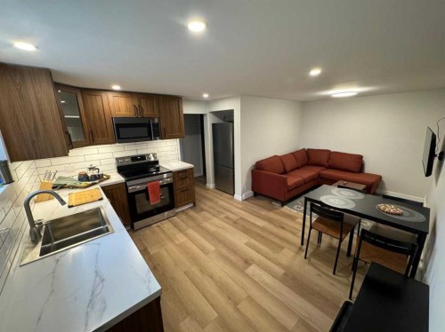 11 Aspen Crescent, Jasper, AB - Indoor Photo Showing Kitchen