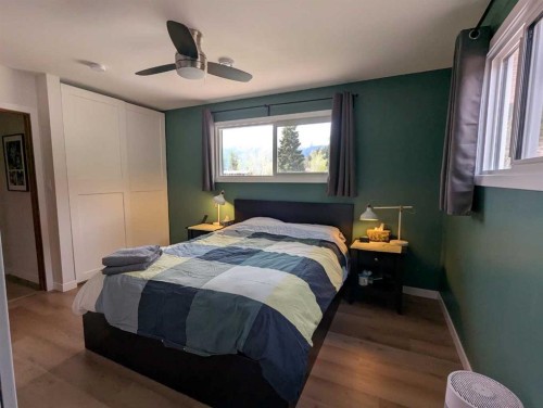 11 Aspen Crescent, Jasper, AB - Indoor Photo Showing Bedroom