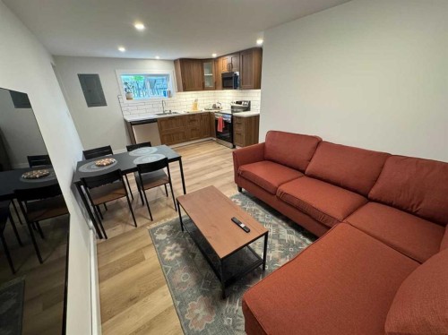 11 Aspen Crescent, Jasper, AB - Indoor Photo Showing Living Room
