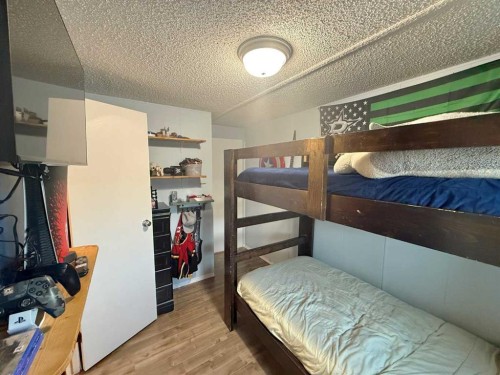 122 Nickerson Avenue, Hinton, AB - Indoor Photo Showing Bedroom