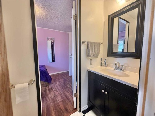 122 Nickerson Avenue, Hinton, AB - Indoor Photo Showing Bathroom