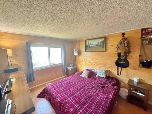 122 Nickerson Avenue, Hinton, AB - Indoor Photo Showing Bedroom