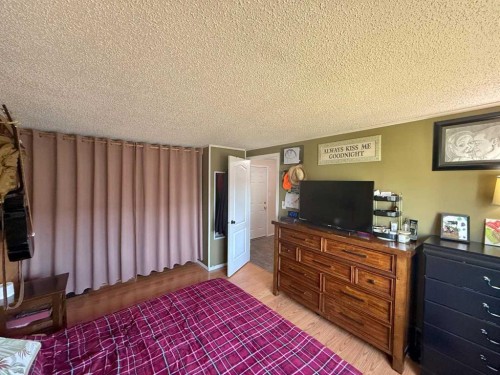122 Nickerson Avenue, Hinton, AB - Indoor Photo Showing Bedroom