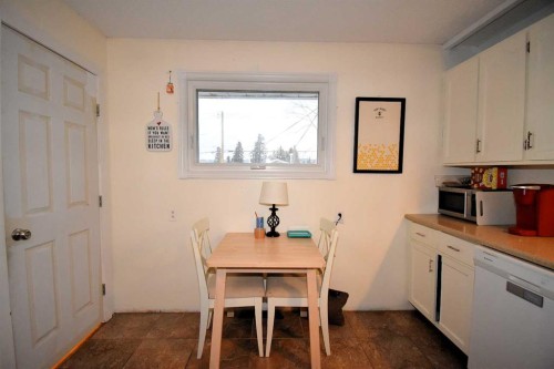 121 Chetamon Drive, Hinton, AB - Indoor Photo Showing Dining Room
