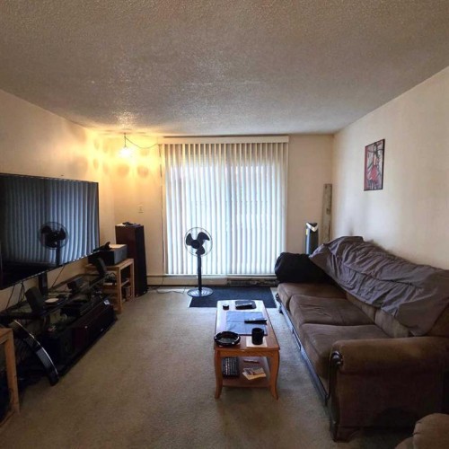 105A-5611 10 Avenue, Edson, AB - Indoor Photo Showing Living Room