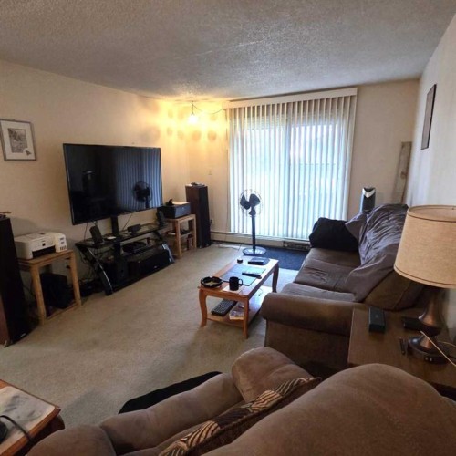 105A-5611 10 Avenue, Edson, AB - Indoor Photo Showing Living Room