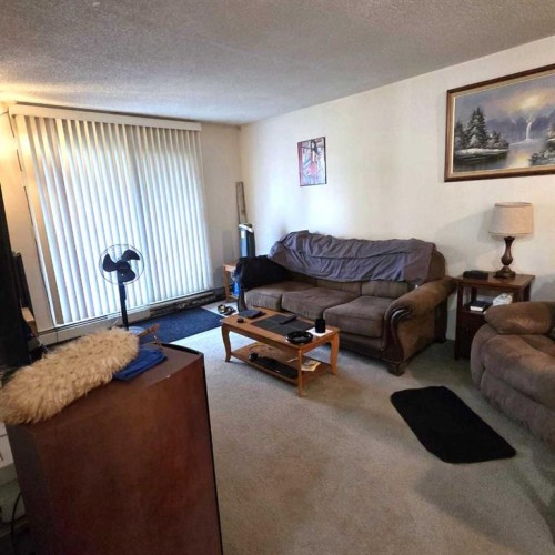 105A-5611 10 Avenue, Edson, AB - Indoor Photo Showing Living Room