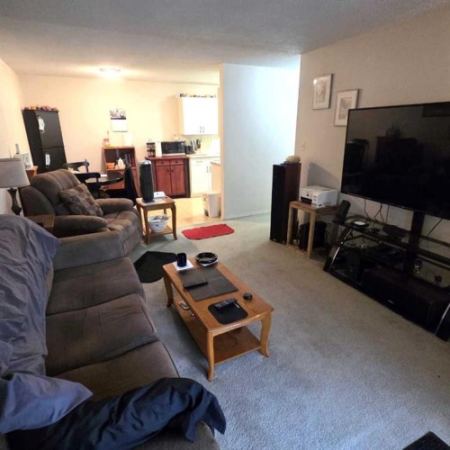 105A-5611 10 Avenue, Edson, AB - Indoor Photo Showing Living Room
