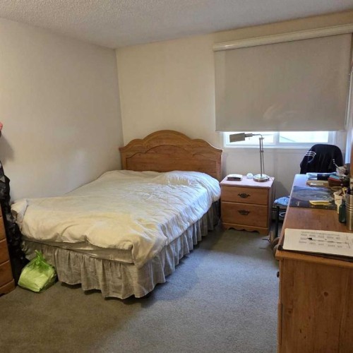 105A-5611 10 Avenue, Edson, AB - Indoor Photo Showing Bedroom