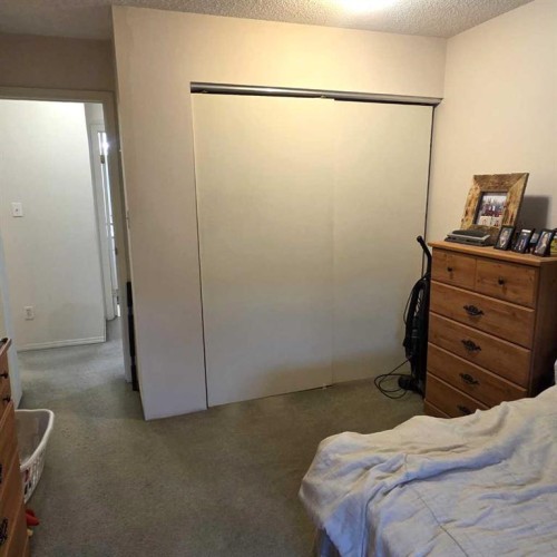 105A-5611 10 Avenue, Edson, AB - Indoor Photo Showing Bedroom