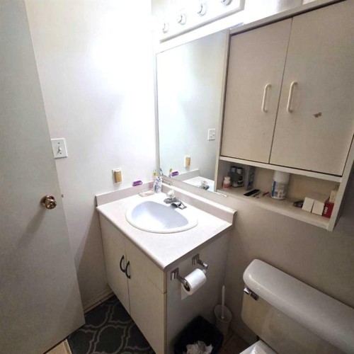 105A-5611 10 Avenue, Edson, AB - Indoor Photo Showing Bathroom