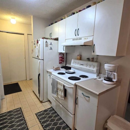 105A-5611 10 Avenue, Edson, AB - Indoor Photo Showing Kitchen