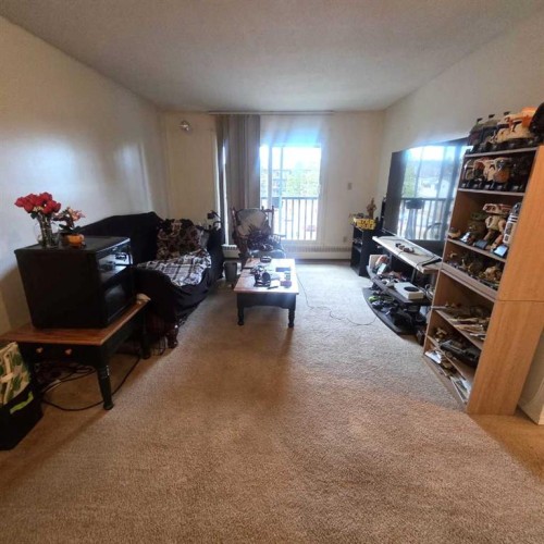 312B-5611 9 Avenue, Edson, AB - Indoor Photo Showing Living Room