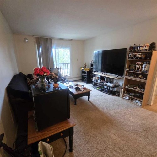 312B-5611 9 Avenue, Edson, AB - Indoor Photo Showing Living Room