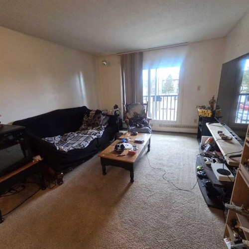 312B-5611 9 Avenue, Edson, AB - Indoor Photo Showing Living Room