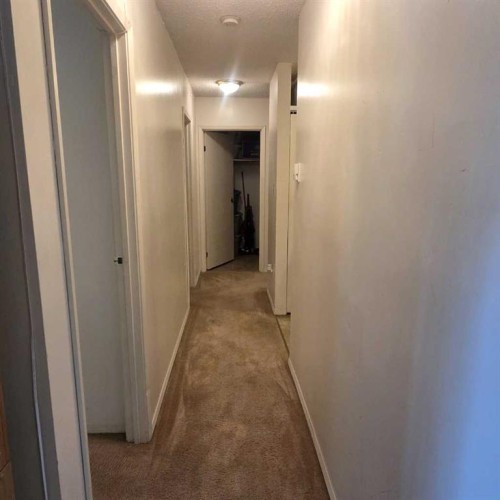 312B-5611 9 Avenue, Edson, AB - Indoor Photo Showing Other Room