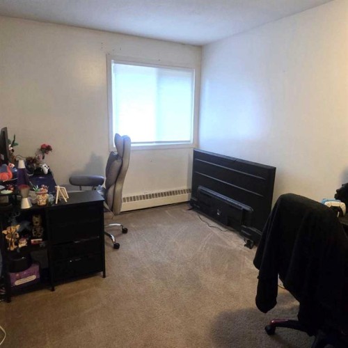 312B-5611 9 Avenue, Edson, AB - Indoor Photo Showing Office