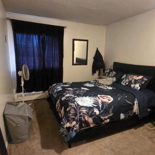 312B-5611 9 Avenue, Edson, AB - Indoor Photo Showing Bedroom
