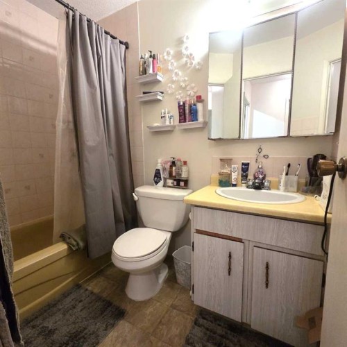 312B-5611 9 Avenue, Edson, AB - Indoor Photo Showing Bathroom