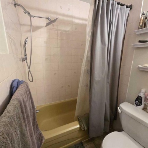 312B-5611 9 Avenue, Edson, AB - Indoor Photo Showing Bathroom