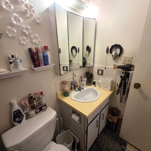 312B-5611 9 Avenue, Edson, AB - Indoor Photo Showing Bathroom