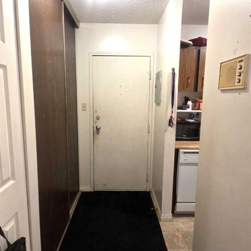 312B-5611 9 Avenue, Edson, AB - Indoor Photo Showing Other Room